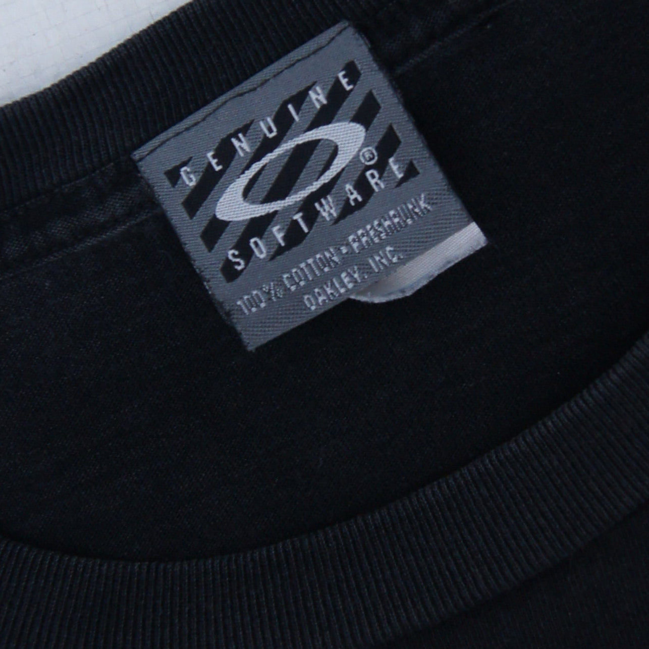 2000s Oakley Surfboard T-Shirt [L Fits M]