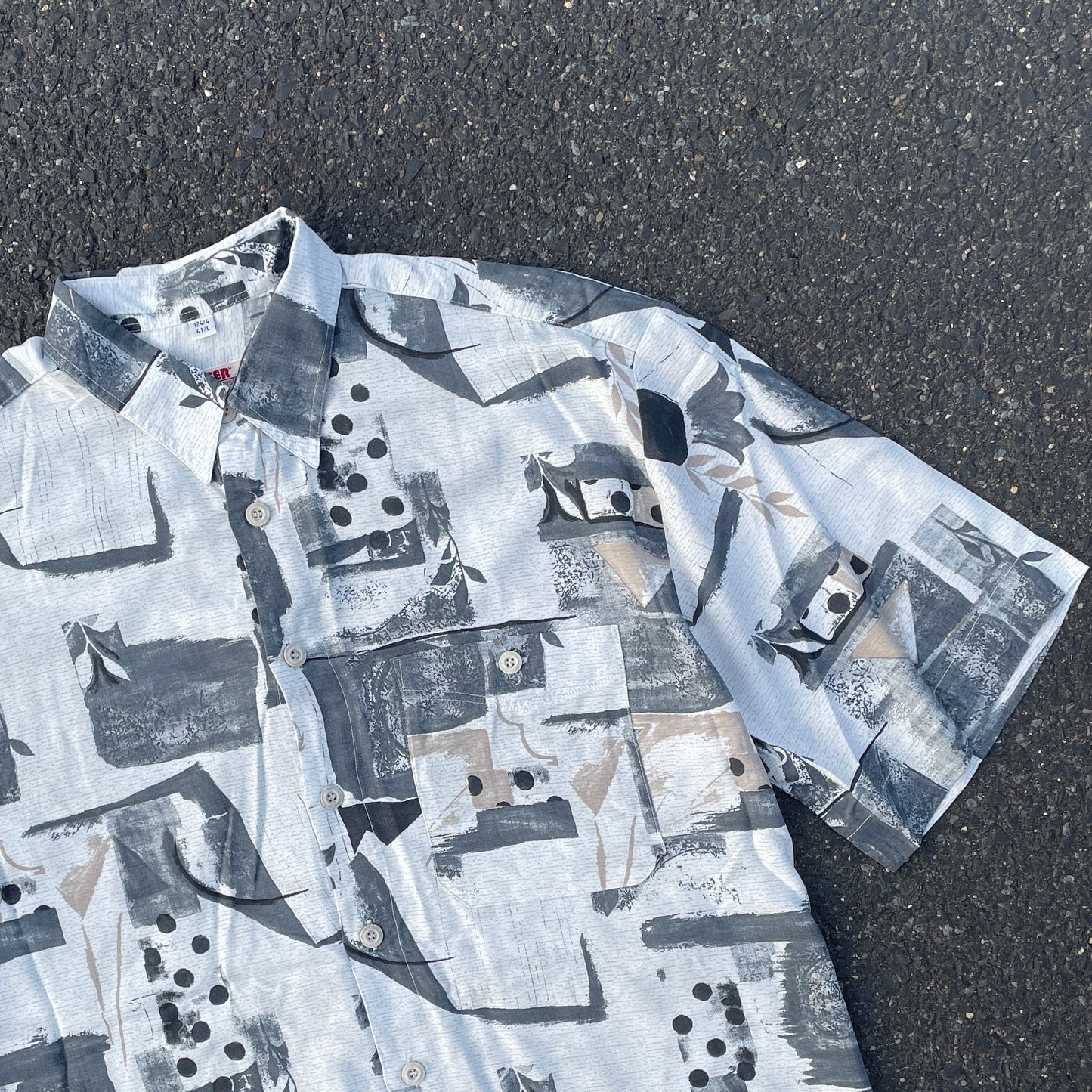 Vintage hawaiian buttoned-shirt